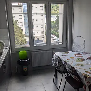 Confortable Au Calme Et Proche Du Centre-ville De Homestay