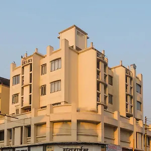 Oyo 13089 Gold Crest Otel 2*