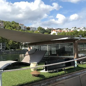 L'oiseau Bleu Hotel