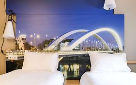 ibis Lyon Gerland Merieux Exterior photo